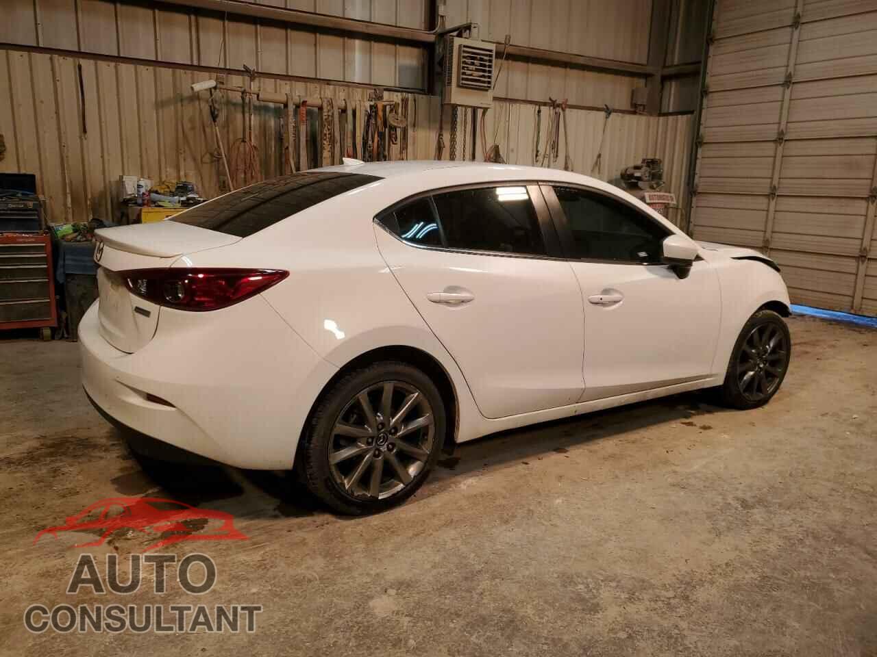 MAZDA 3 2018 - 3MZBN1W38JM269134