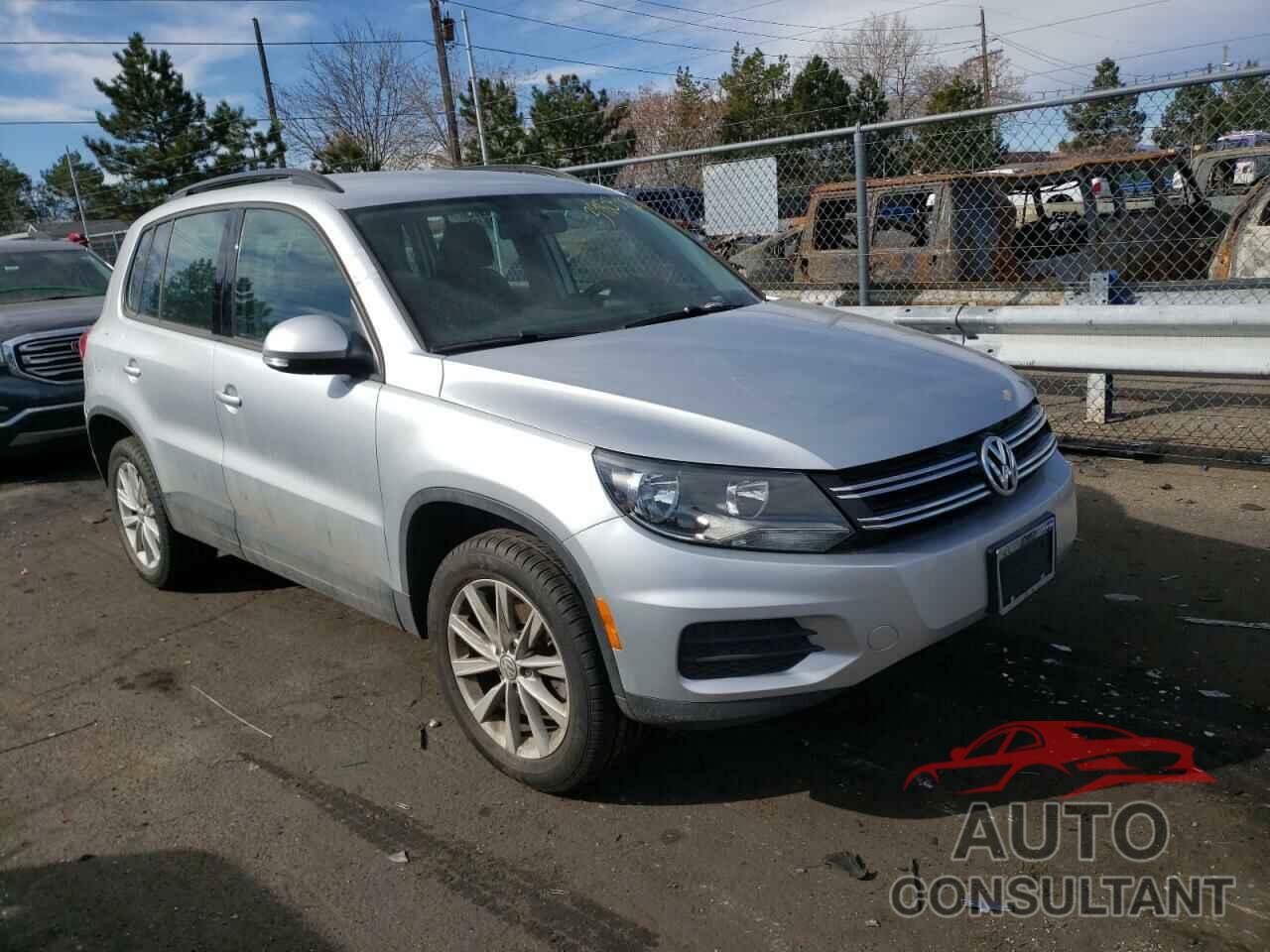 VOLKSWAGEN TIGUAN 2017 - WVGBV7AX5HK046336