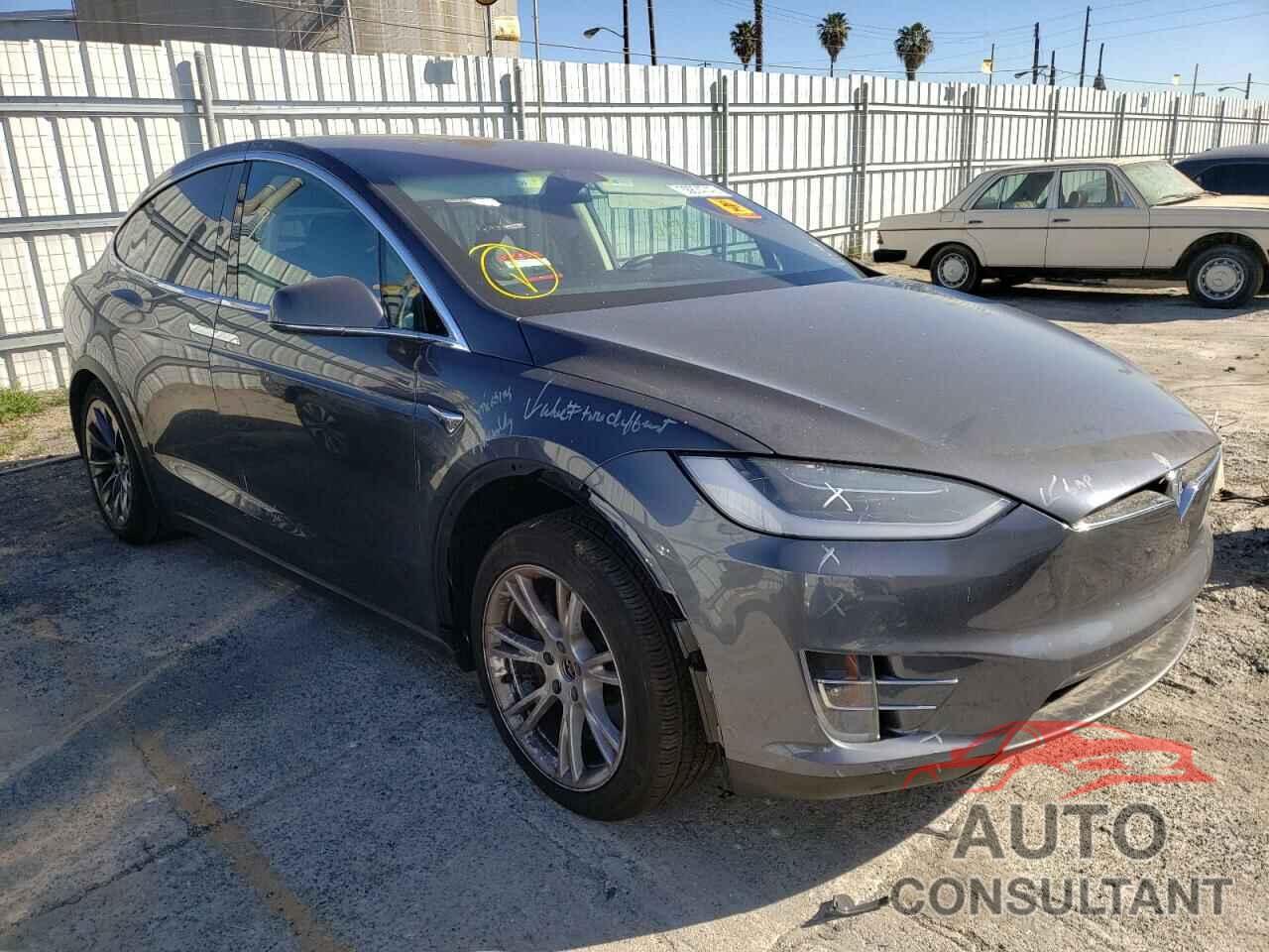 TESLA MODEL X 2018 - 5YJXCAE27JF092670