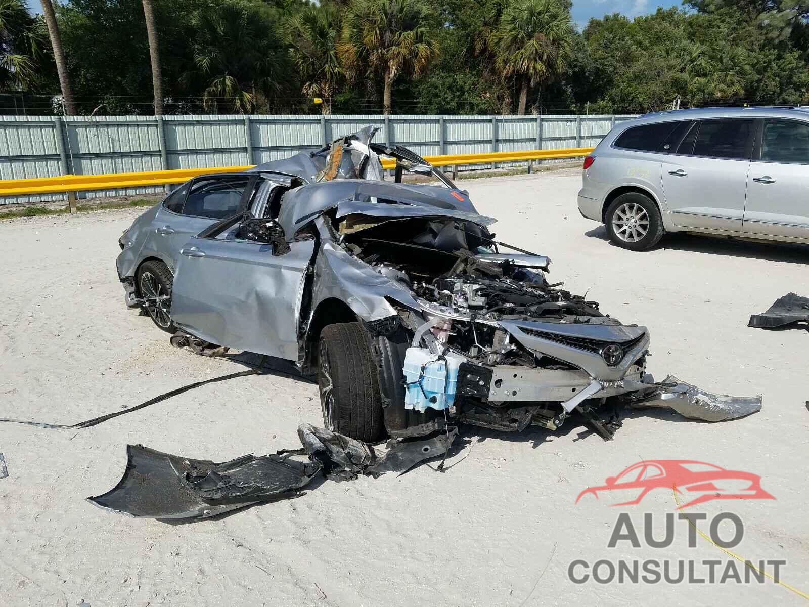TOYOTA CAMRY 2018 - 4T1B11HK0JU055765