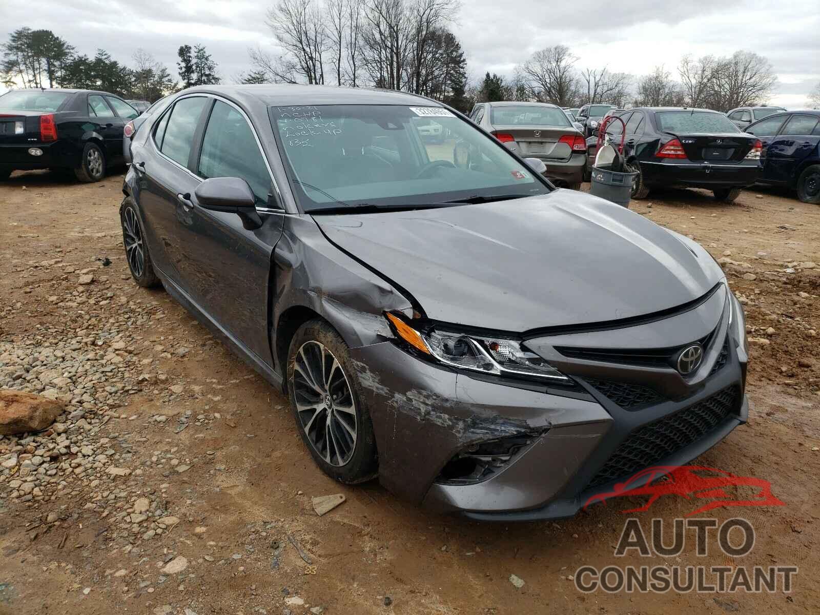 TOYOTA CAMRY 2018 - 4T1B11HK0JU040781