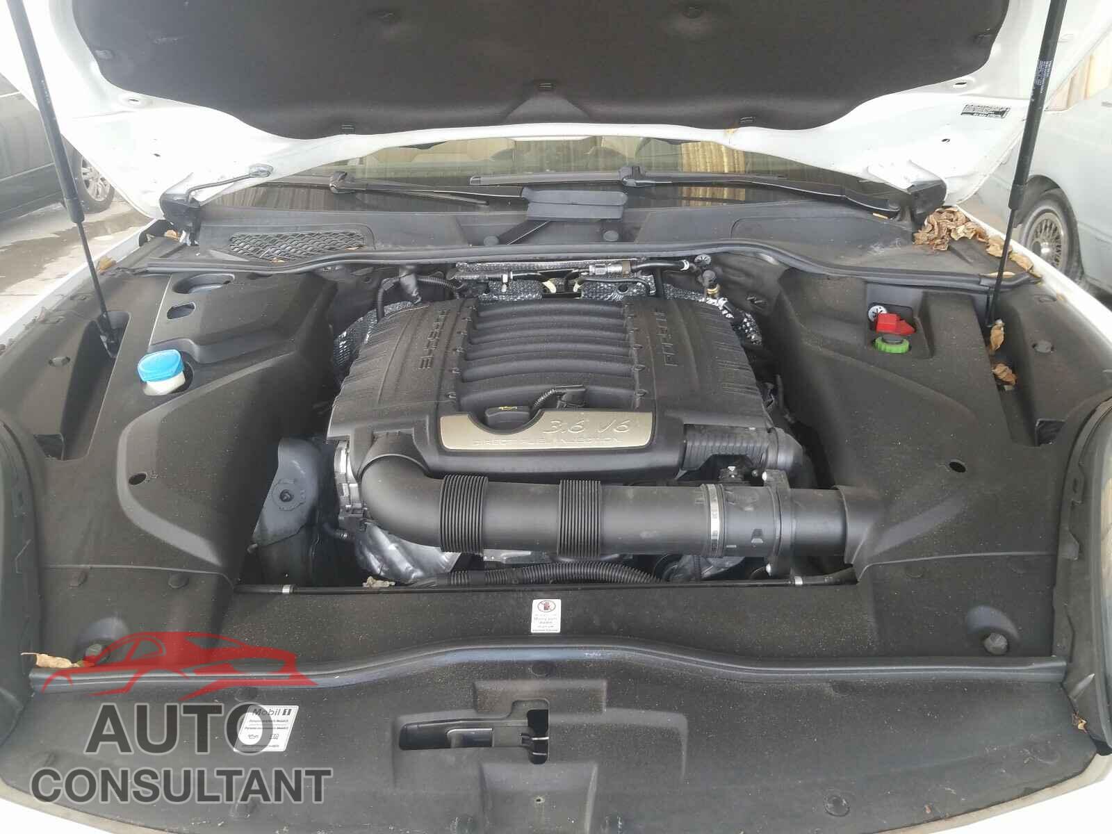 PORSCHE CAYENNE 2018 - WP1AA2A28JKA05996