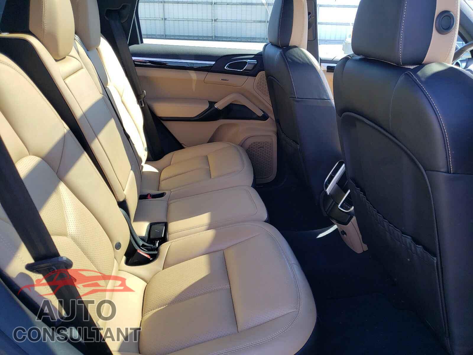 PORSCHE CAYENNE 2016 - WP1AA2A29GKA13145