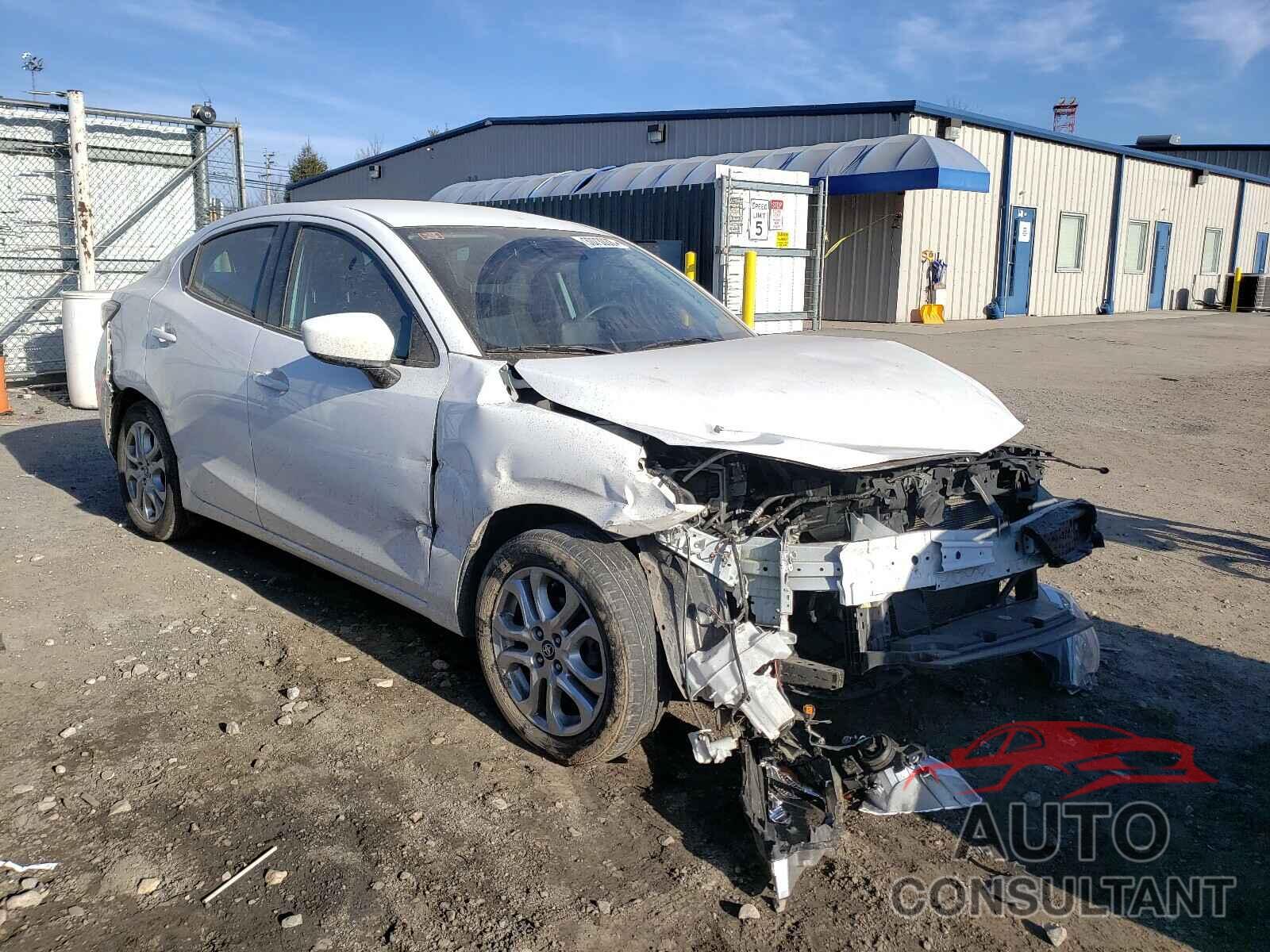TOYOTA YARIS 2018 - 3MYDLBYV5JY327460