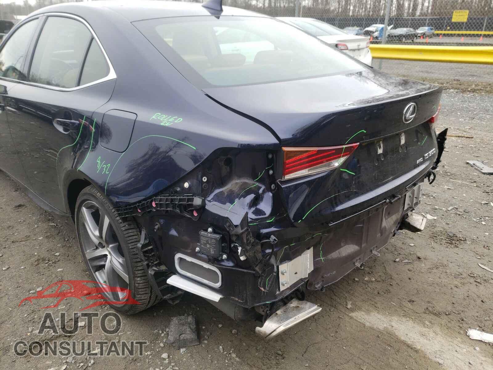 LEXUS IS 2018 - JTHC81D23J5030507