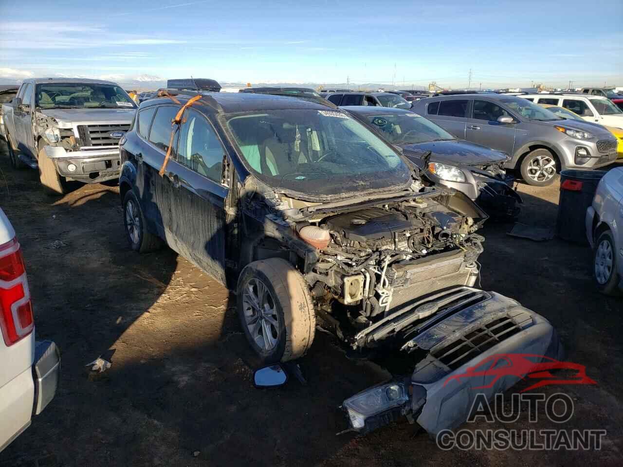 FORD ESCAPE 2017 - 1FMCU0GD6HUD25469