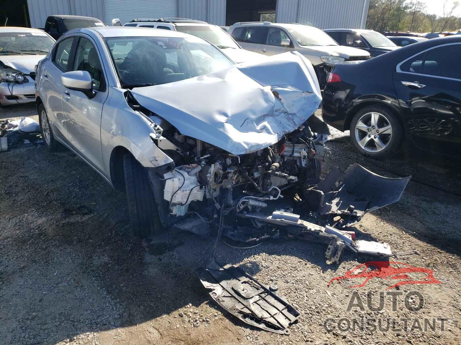 TOYOTA YARIS 2017 - 3MYDLBYV1HY165210