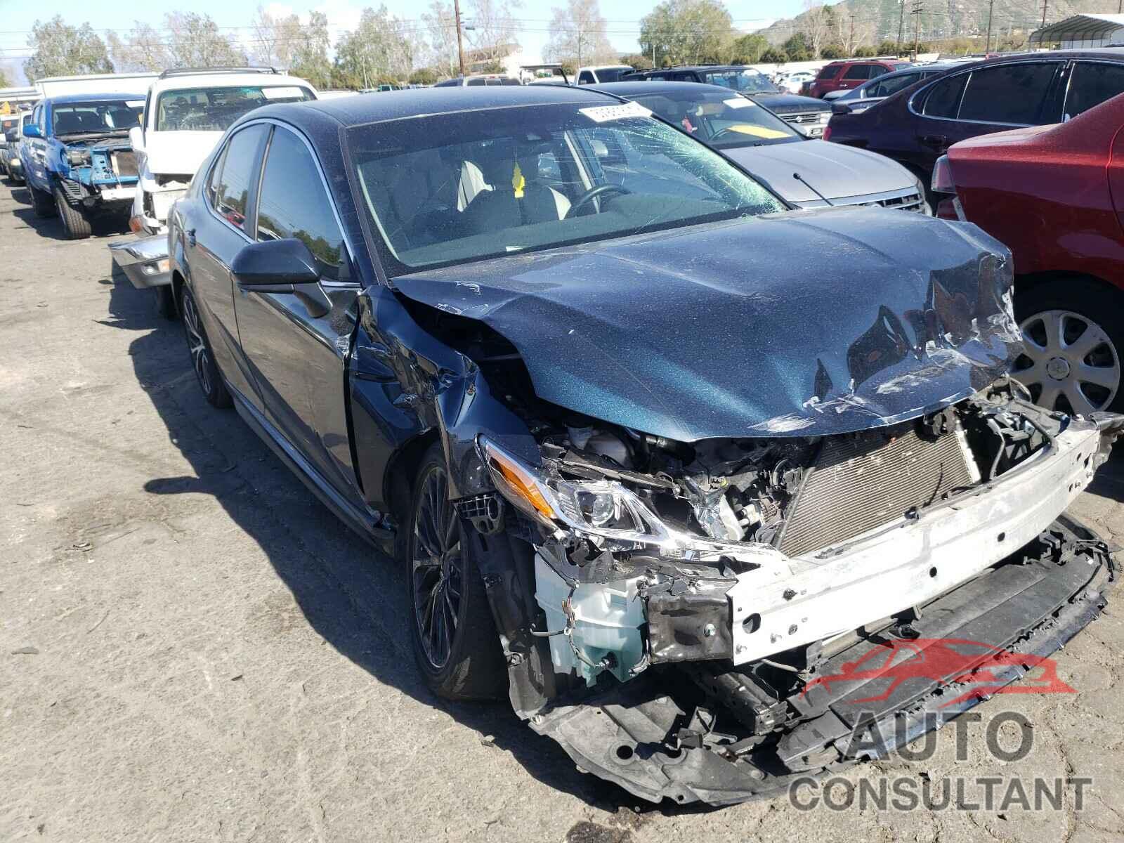 TOYOTA CAMRY 2018 - 4T1B11HK8JU645762