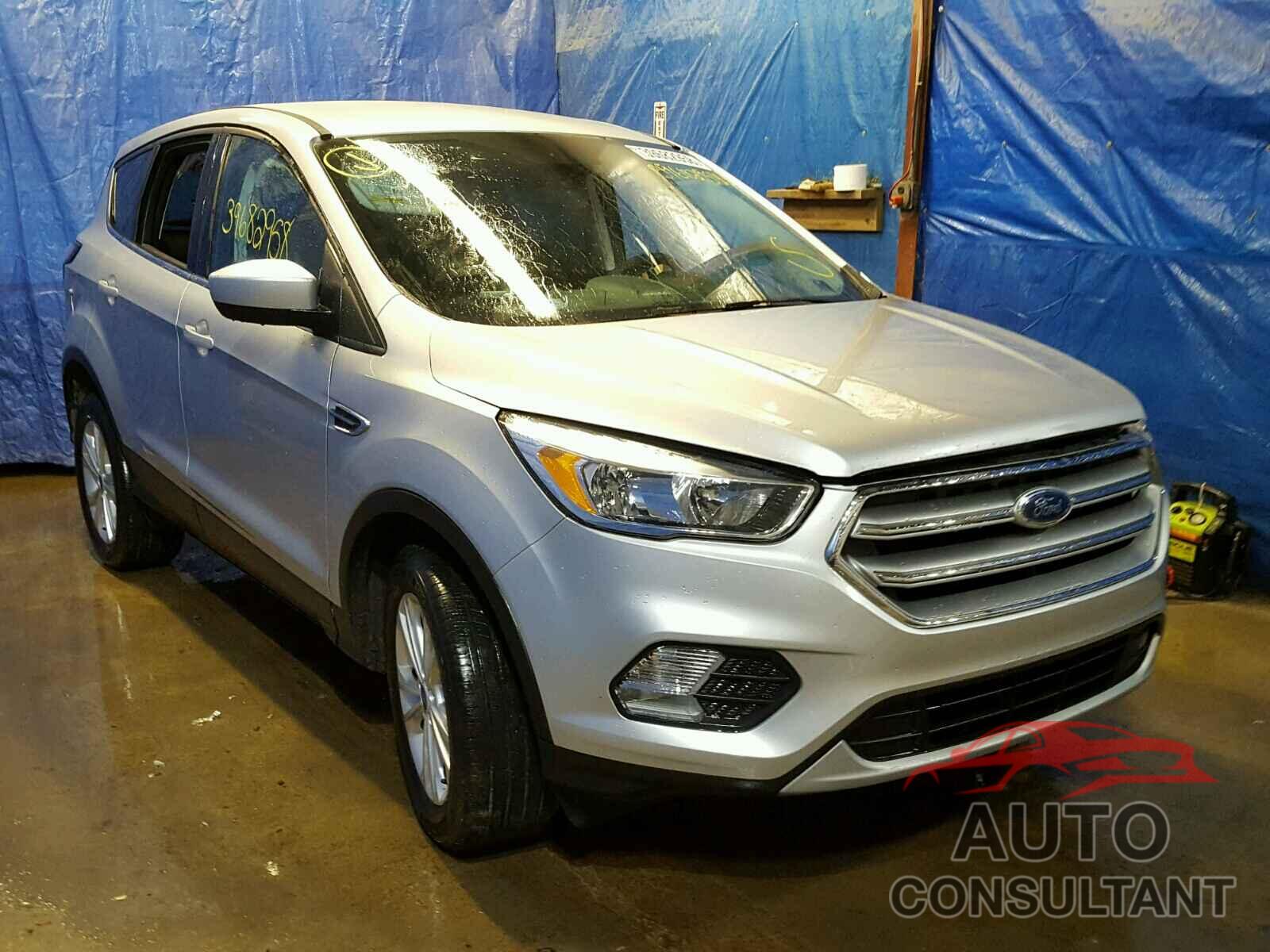 FORD ESCAPE 2017 - 1FMCU9GD4HUC93867