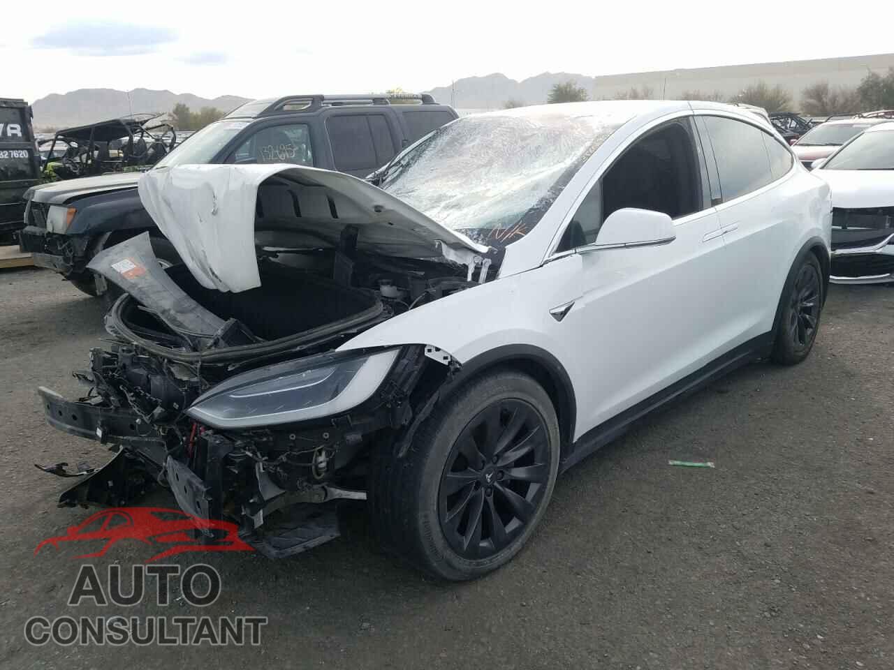 TESLA MODEL X 2018 - 5YJXCAE25JF090464
