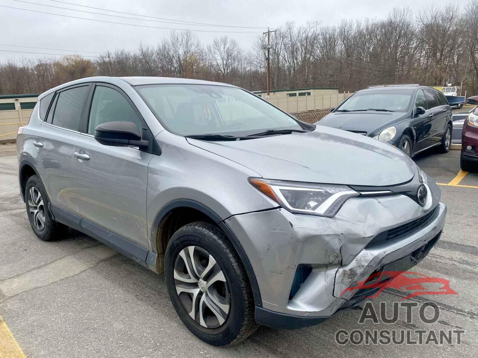 TOYOTA RAV4 2018 - 2T3BFREV2JW776563