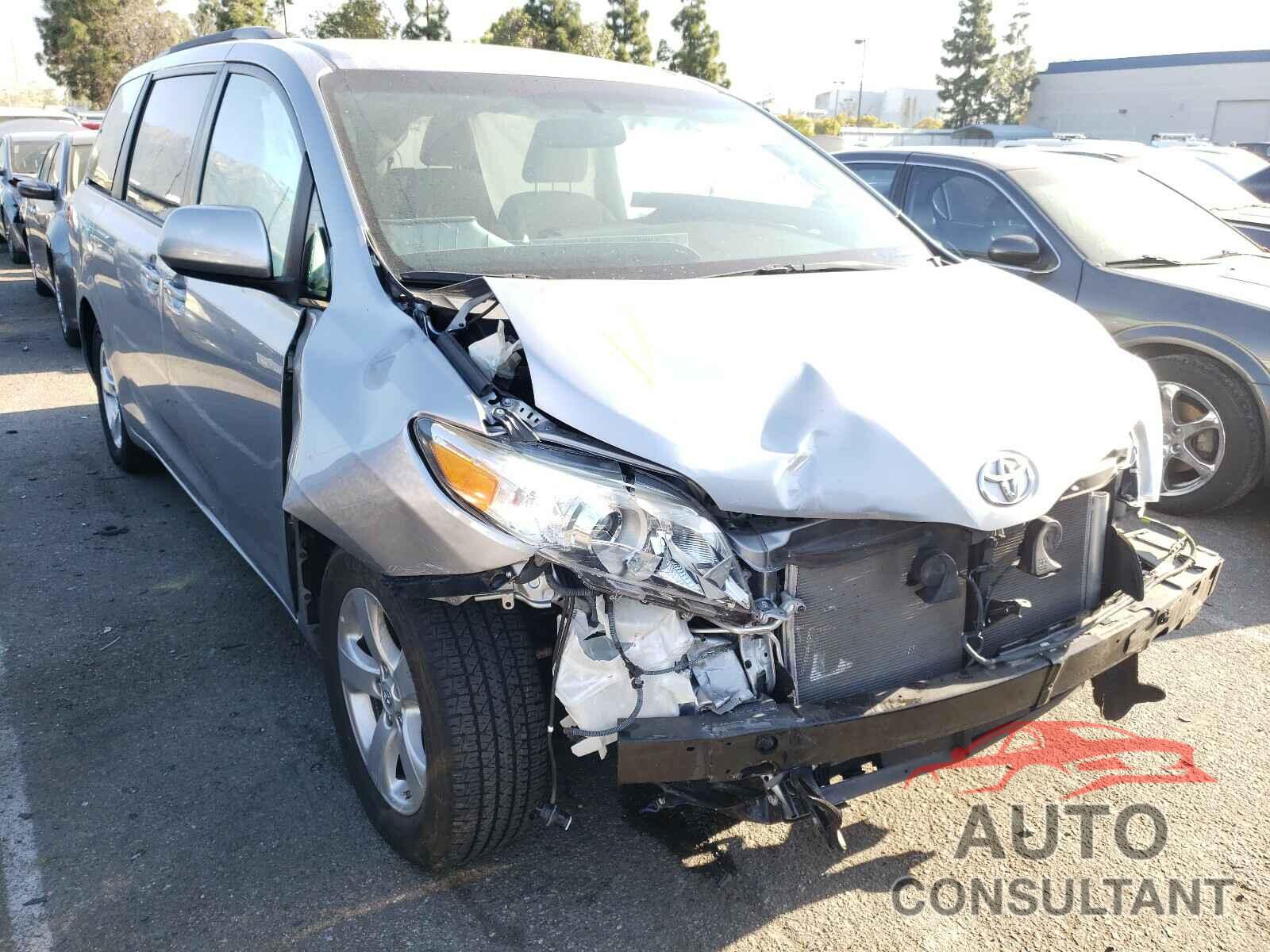 TOYOTA SIENNA 2017 - 5TDKZ3DC9HS788127