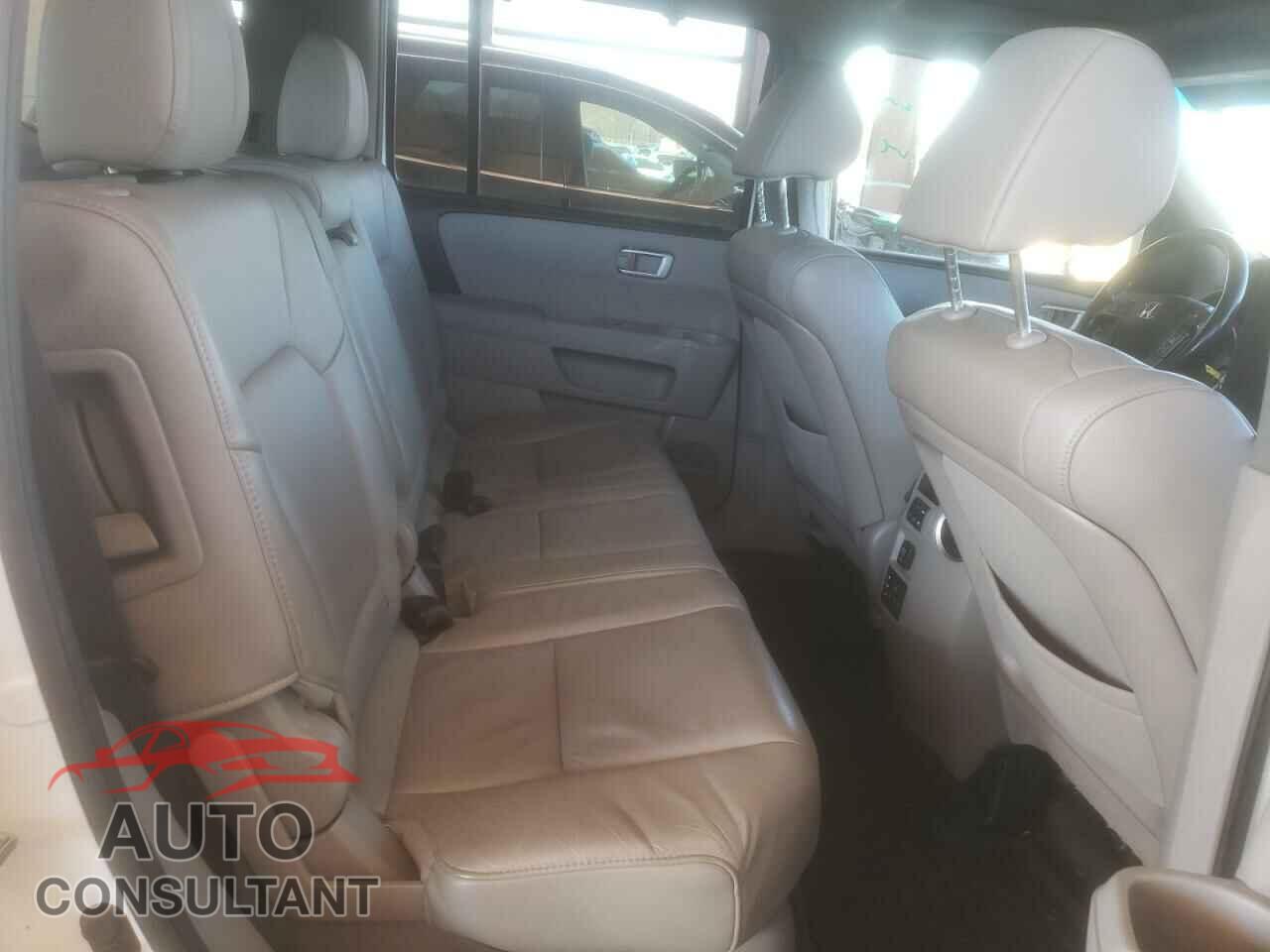HONDA PILOT 2015 - 5FNYF4H93FB047531