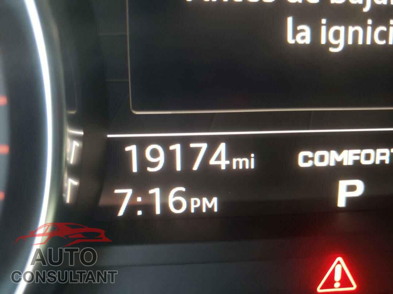 AUDI A4 2019 - WAUDNAF46KN005807