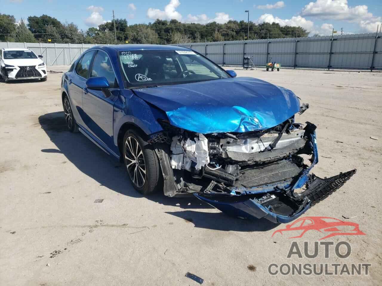 TOYOTA CAMRY 2018 - 4T1B11HK1JU103208