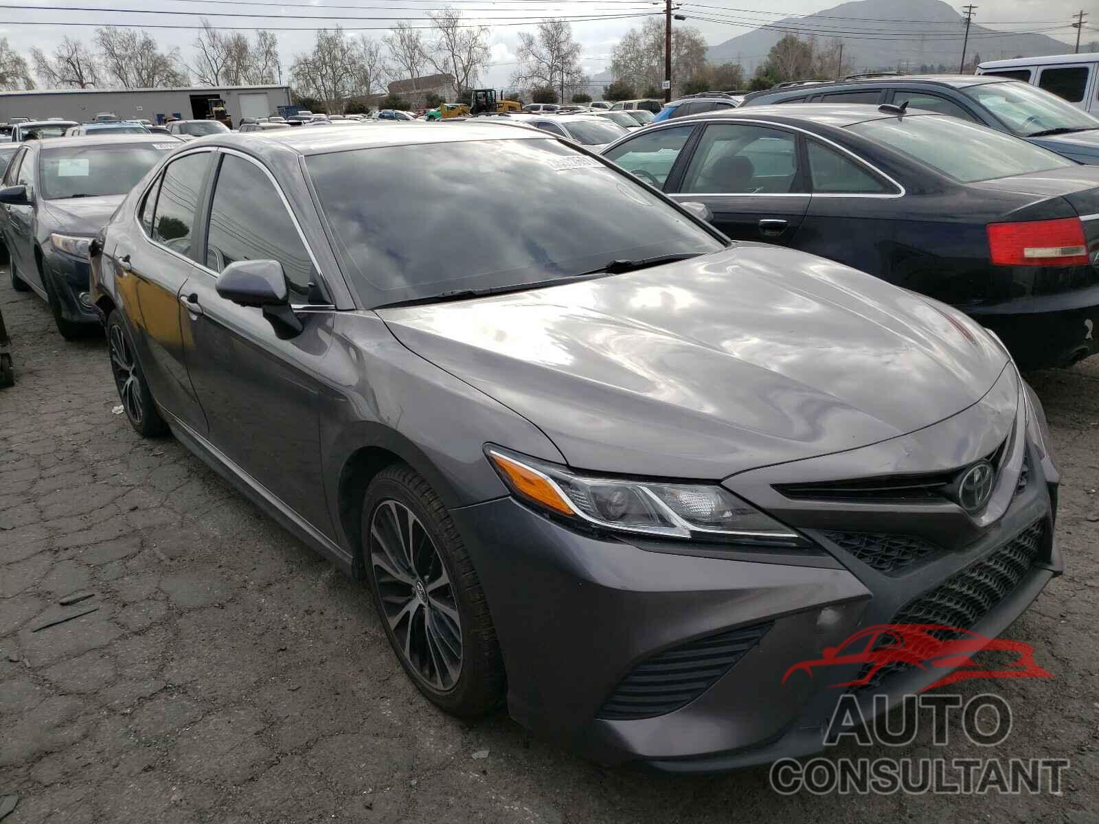 TOYOTA CAMRY 2018 - 4T1B11HK7JU142062