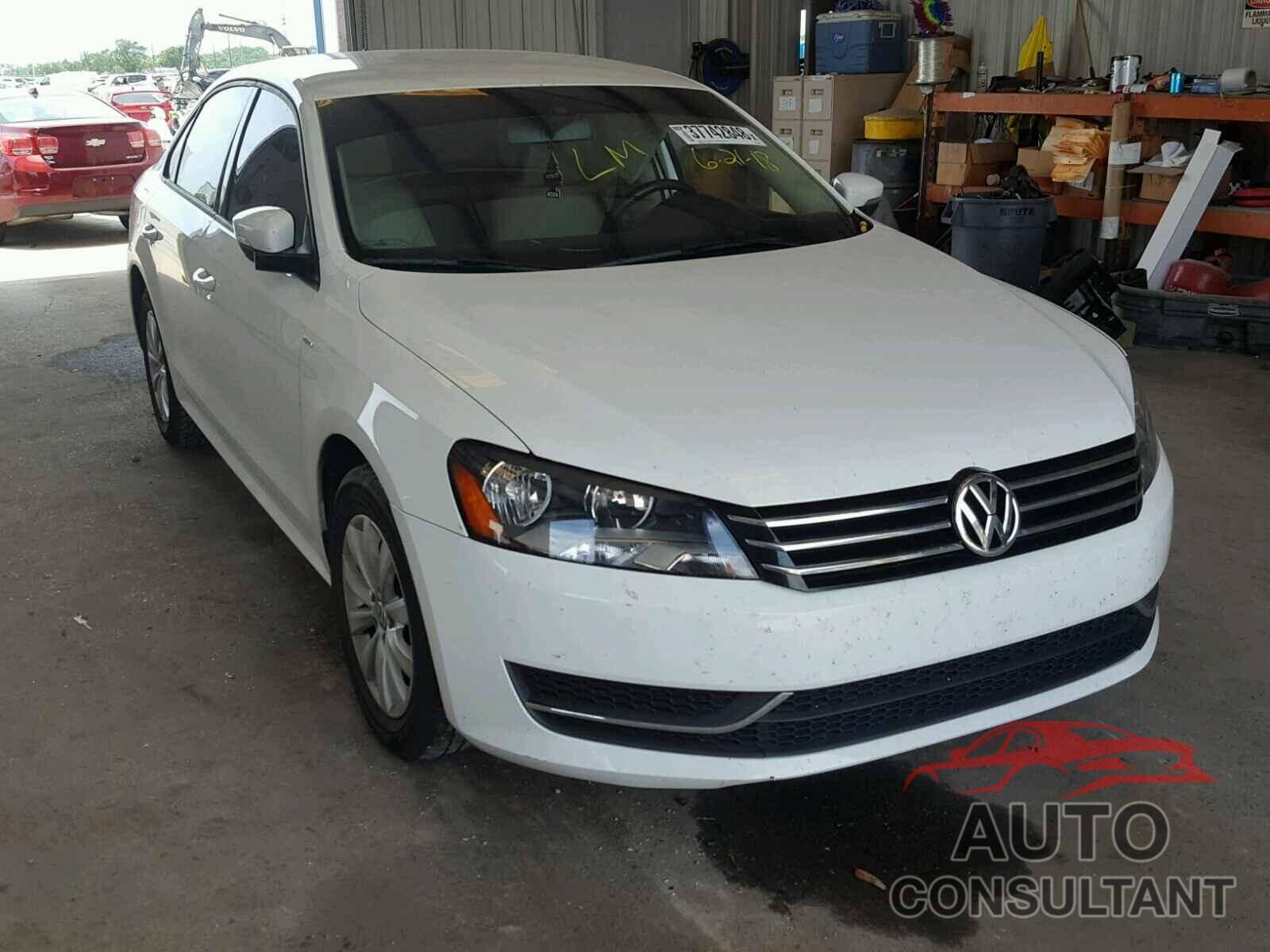 VOLKSWAGEN PASSAT 2015 - 1VWAS7A30FC068836
