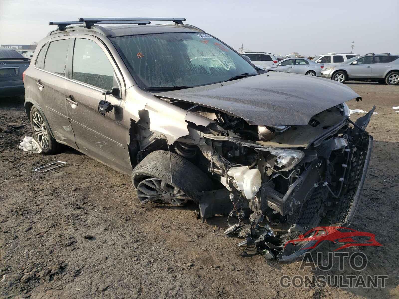 MITSUBISHI OUTLANDER 2018 - JA4AR4AW7JU025129