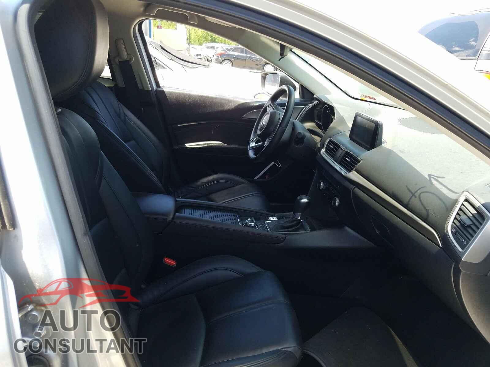 MAZDA 3 2018 - 3MZBN1V33JM201213