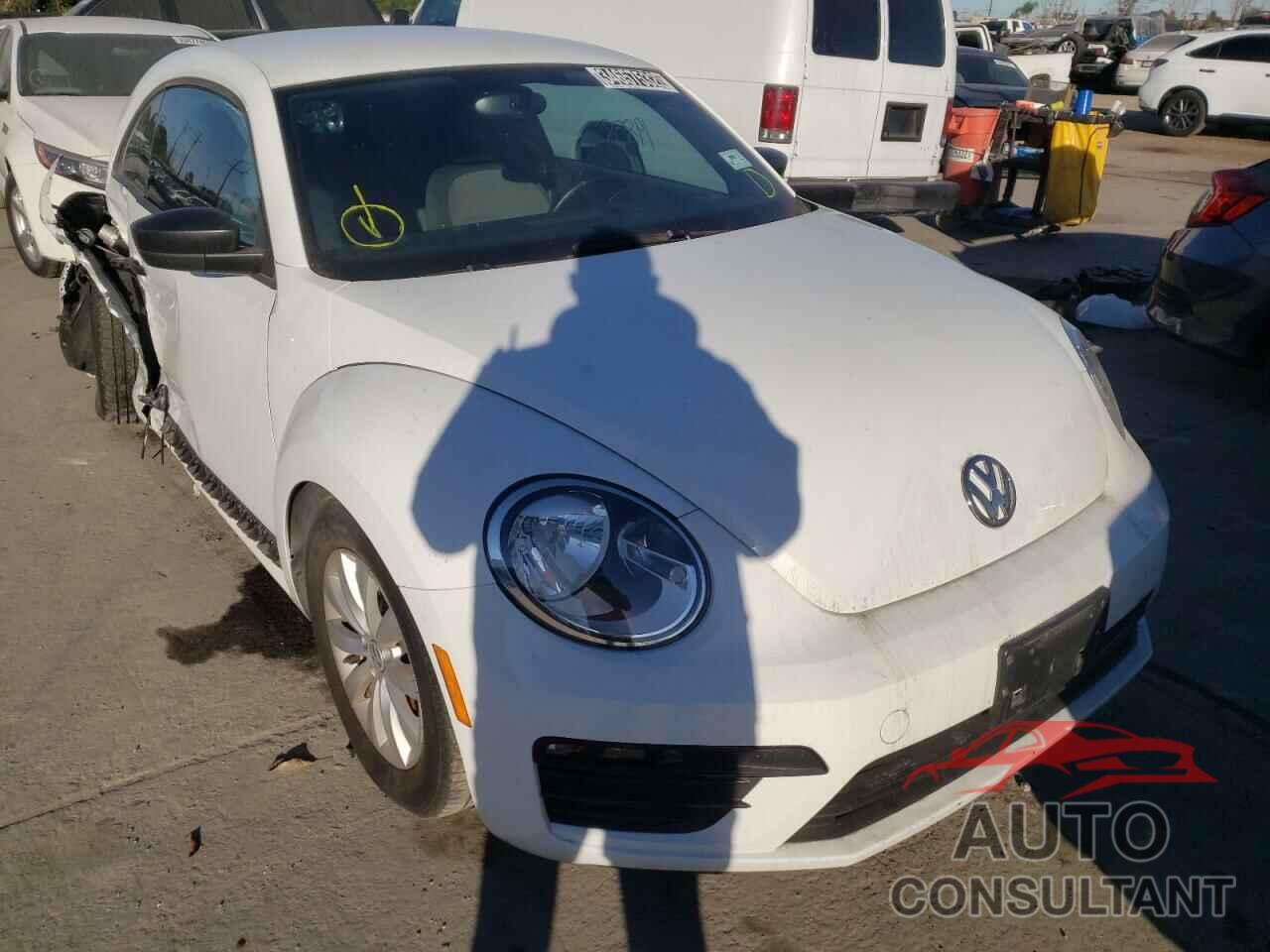 VOLKSWAGEN BEETLE 2018 - 3VWFD7AT9JM702832