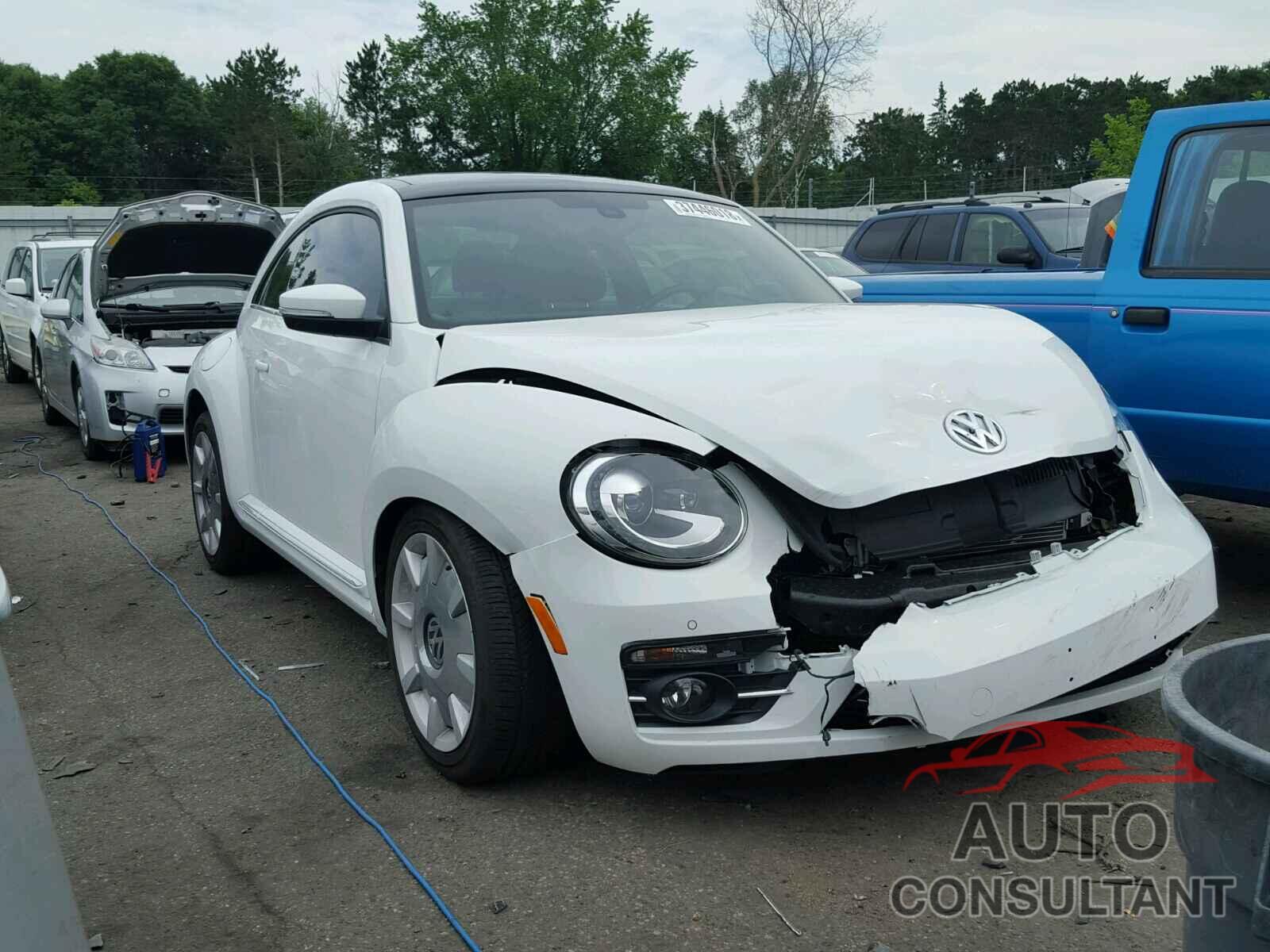 VOLKSWAGEN BEETLE 2018 - 3VWJD7AT2JM711057