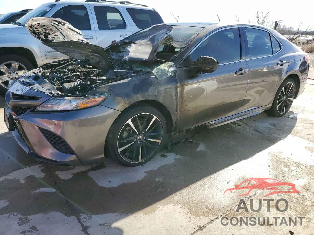 TOYOTA CAMRY 2018 - 4T1B61HK1JU110063
