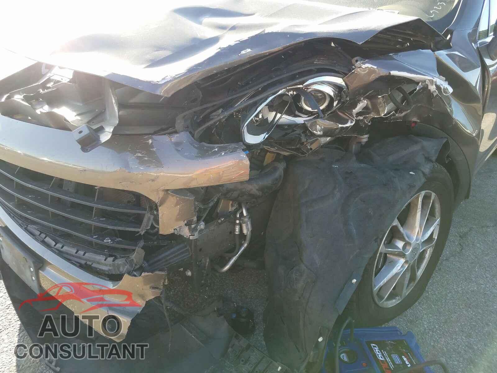 PORSCHE CAYENNE 2016 - WP1AA2A27GKA12575