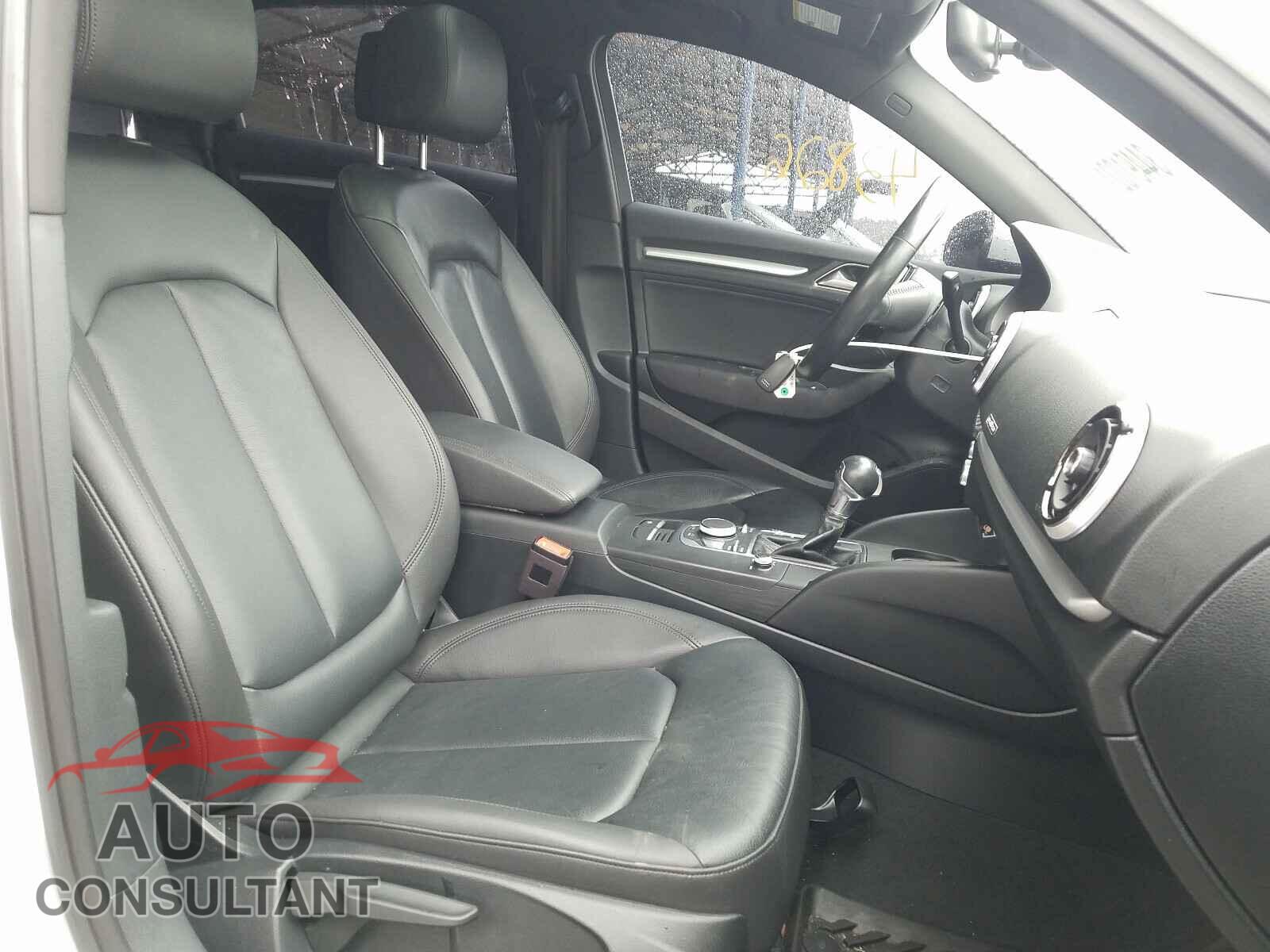 AUDI A3 2018 - WAUB8GFF7J1003704