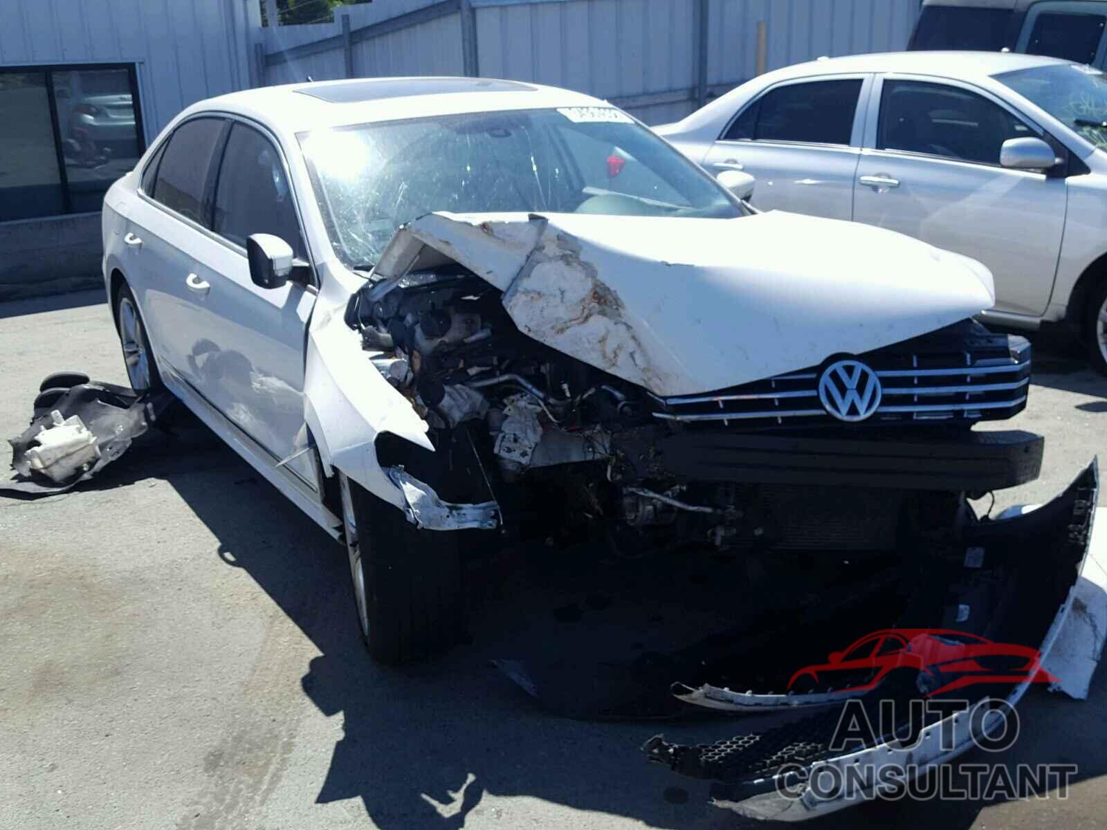 VOLKSWAGEN PASSAT 2015 - 1VWCV7A38FC069359