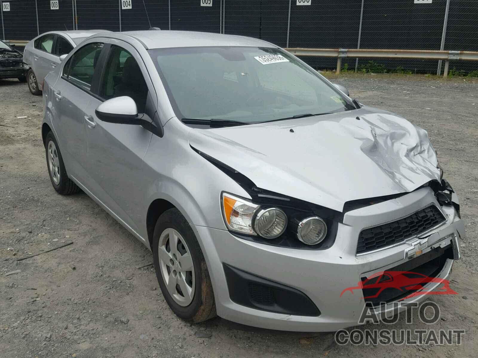 CHEVROLET SONIC 2015 - 1G1JA5SH3F4114103