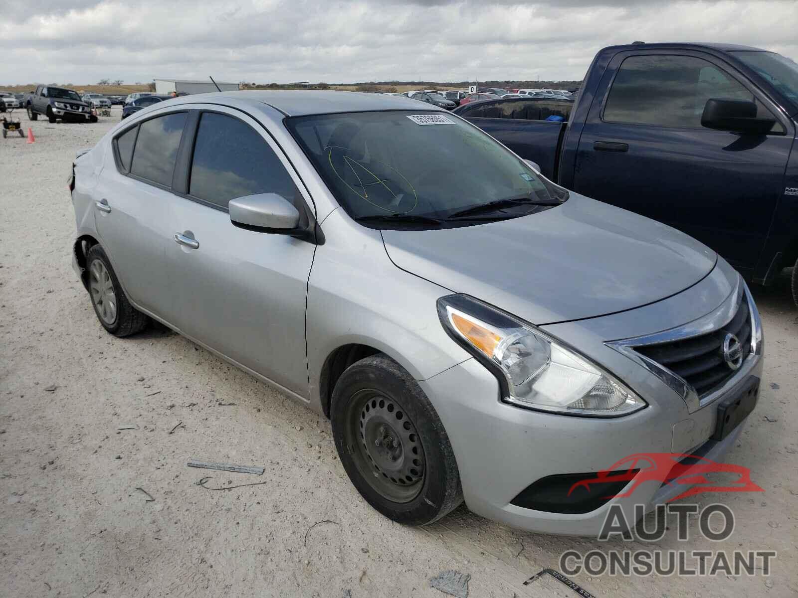 NISSAN VERSA 2018 - 3N1CN7APXJL875533