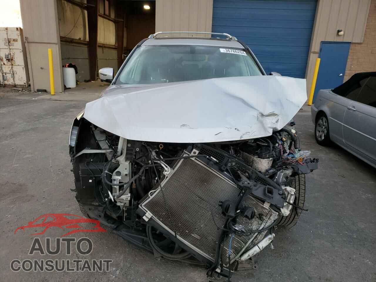 NISSAN PATHFINDER 2017 - 5N1DR2MM7HC611116