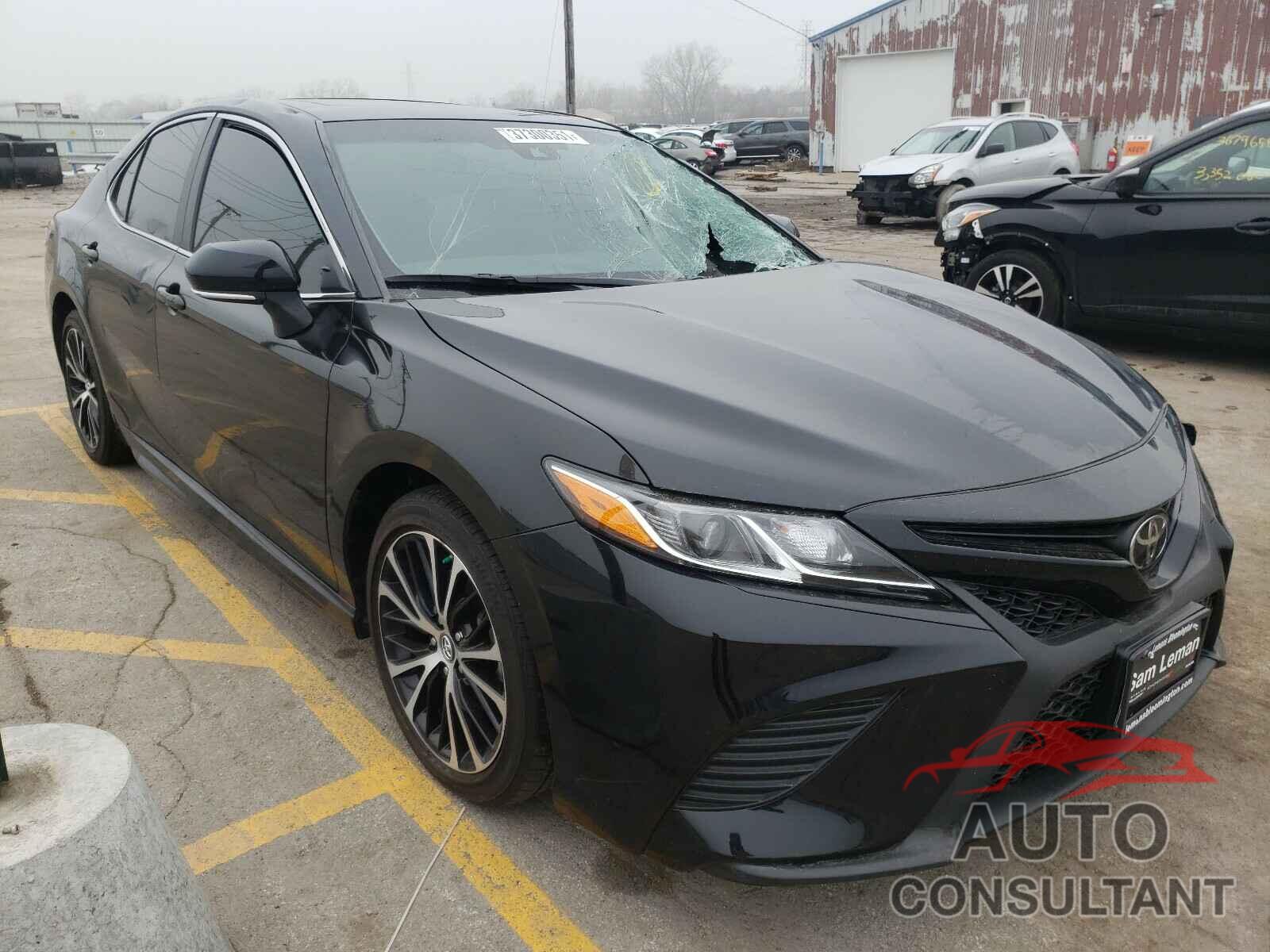 TOYOTA CAMRY 2018 - 4T1B11HK2JU541879