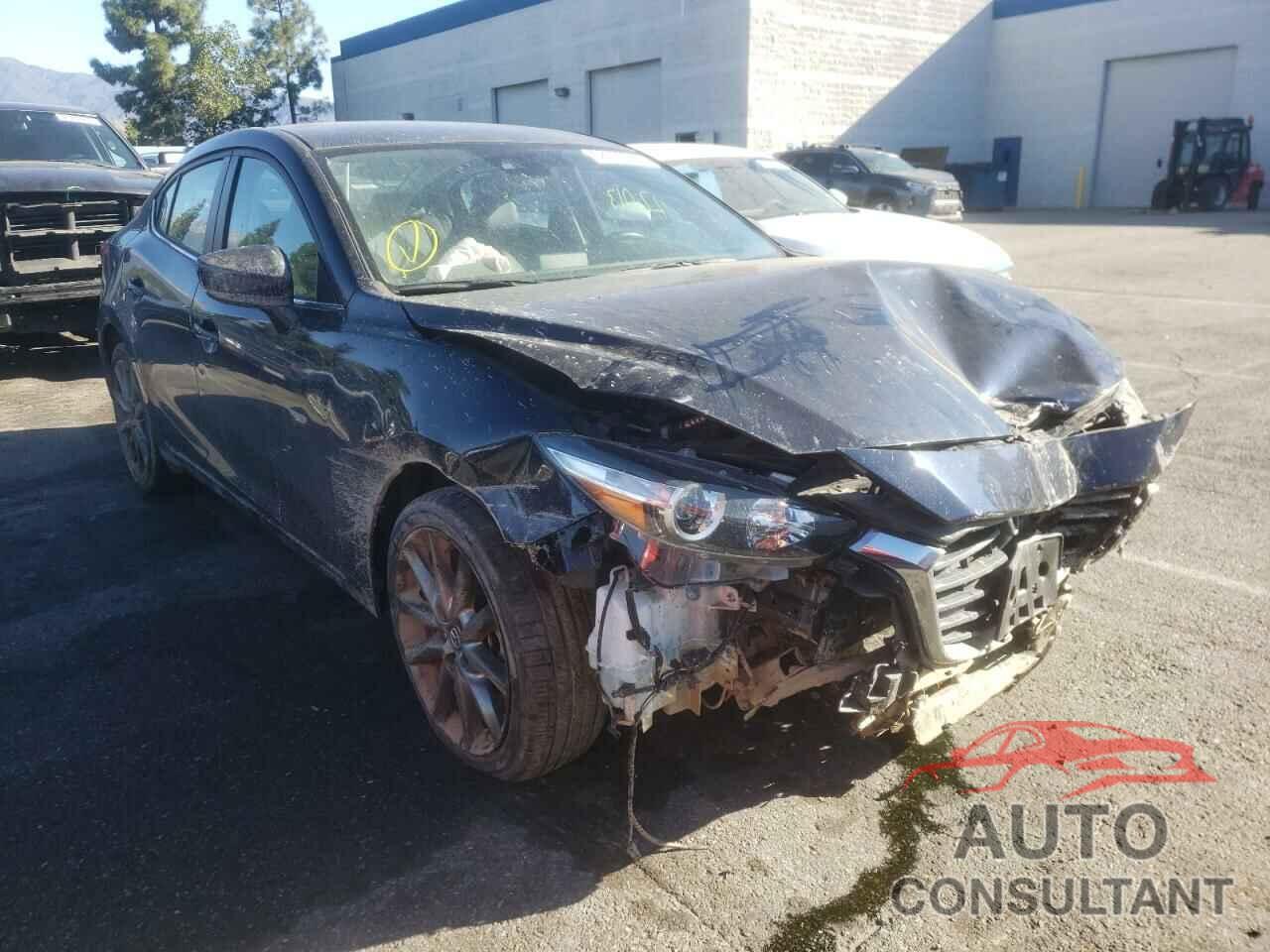 MAZDA 3 2018 - 3MZBN1V38JM210571