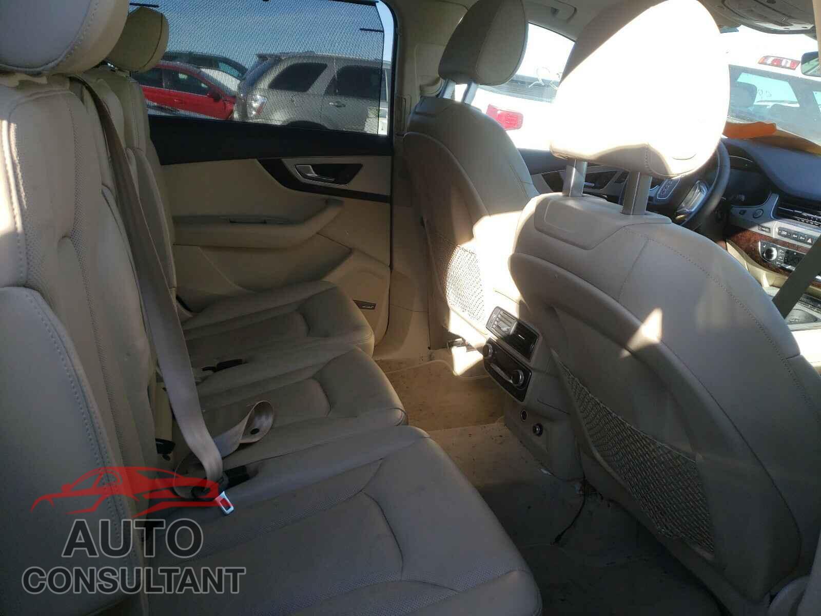 AUDI Q7 2019 - WA1LHAF72KD026606
