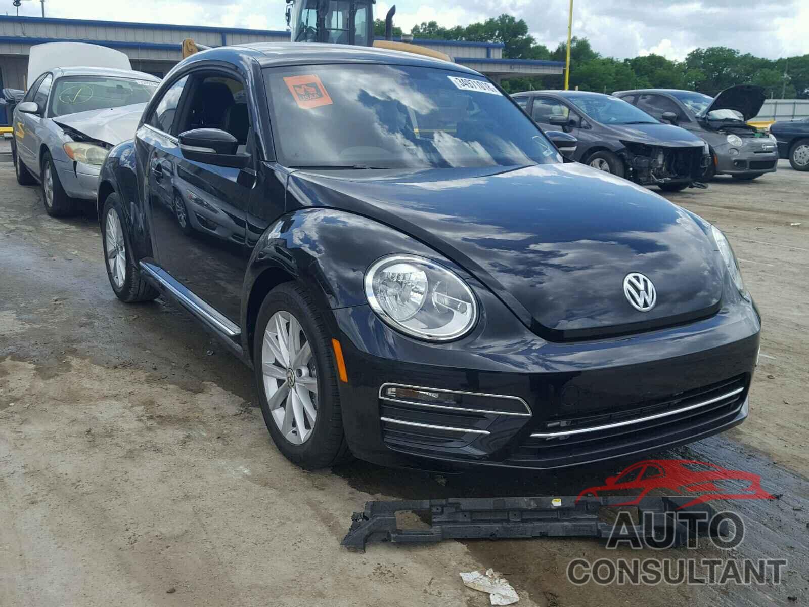 VOLKSWAGEN BEETLE 2018 - 3VWJD7AT1JM707985