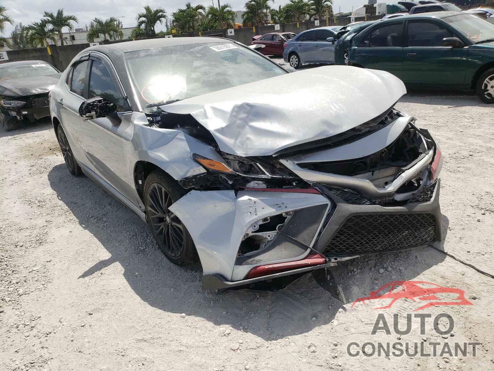 TOYOTA CAMRY 2018 - 4T1B11HK0JU116581