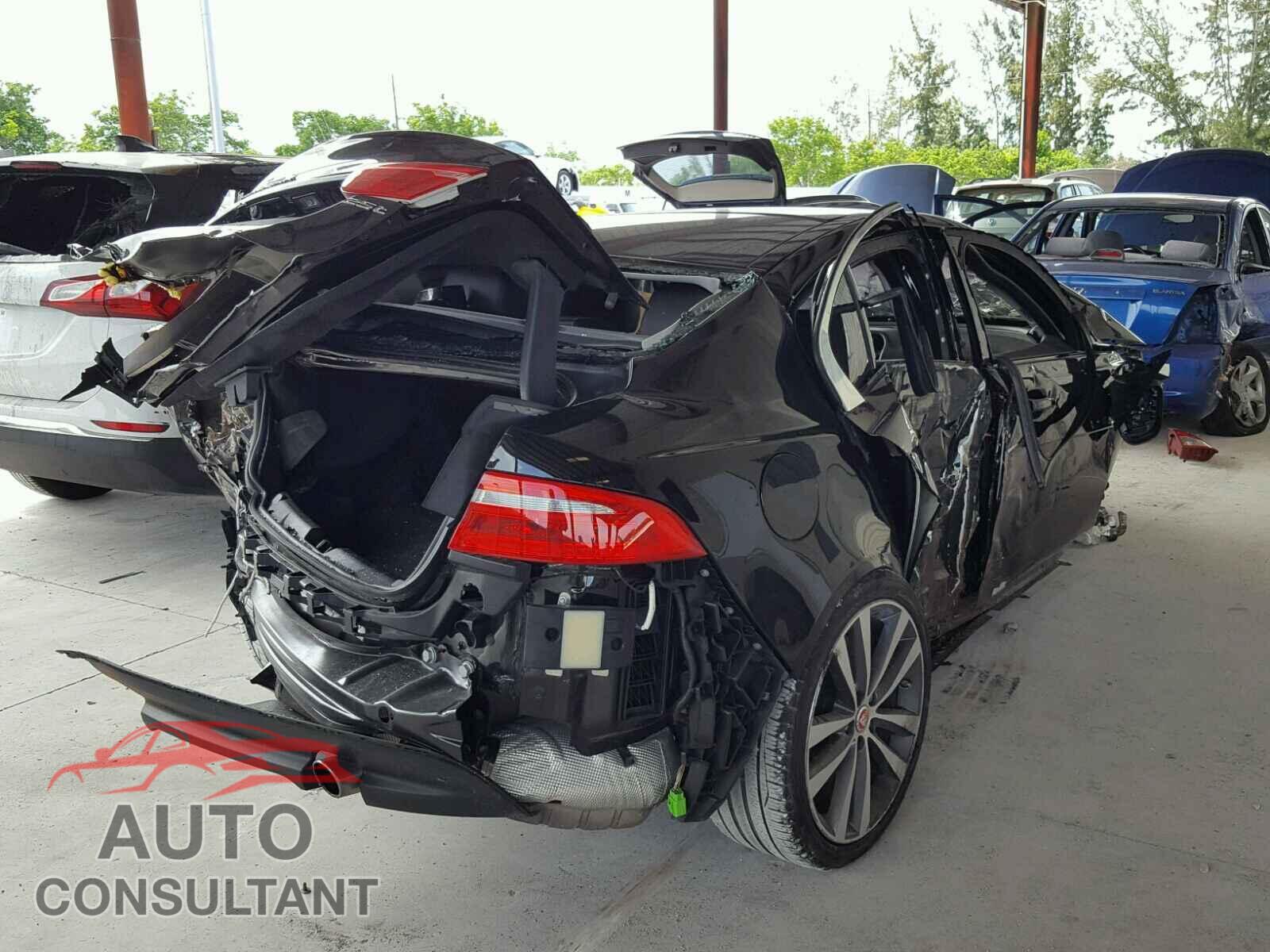 JAGUAR XE 2017 - SAJAE4BG2HA964405