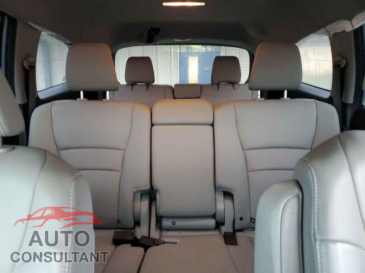 HONDA PILOT 2017 - 5FNYF5H7XHB030751