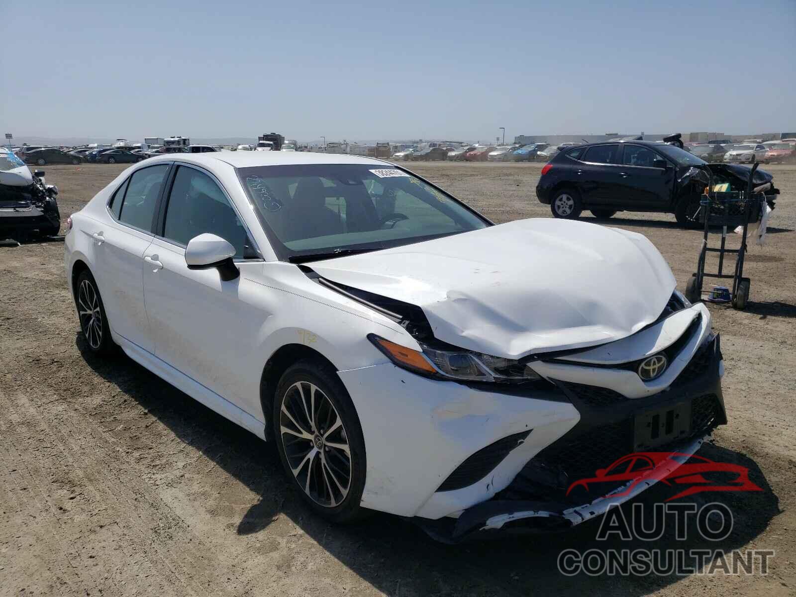 TOYOTA CAMRY 2018 - 4T1B11HK7JU666098