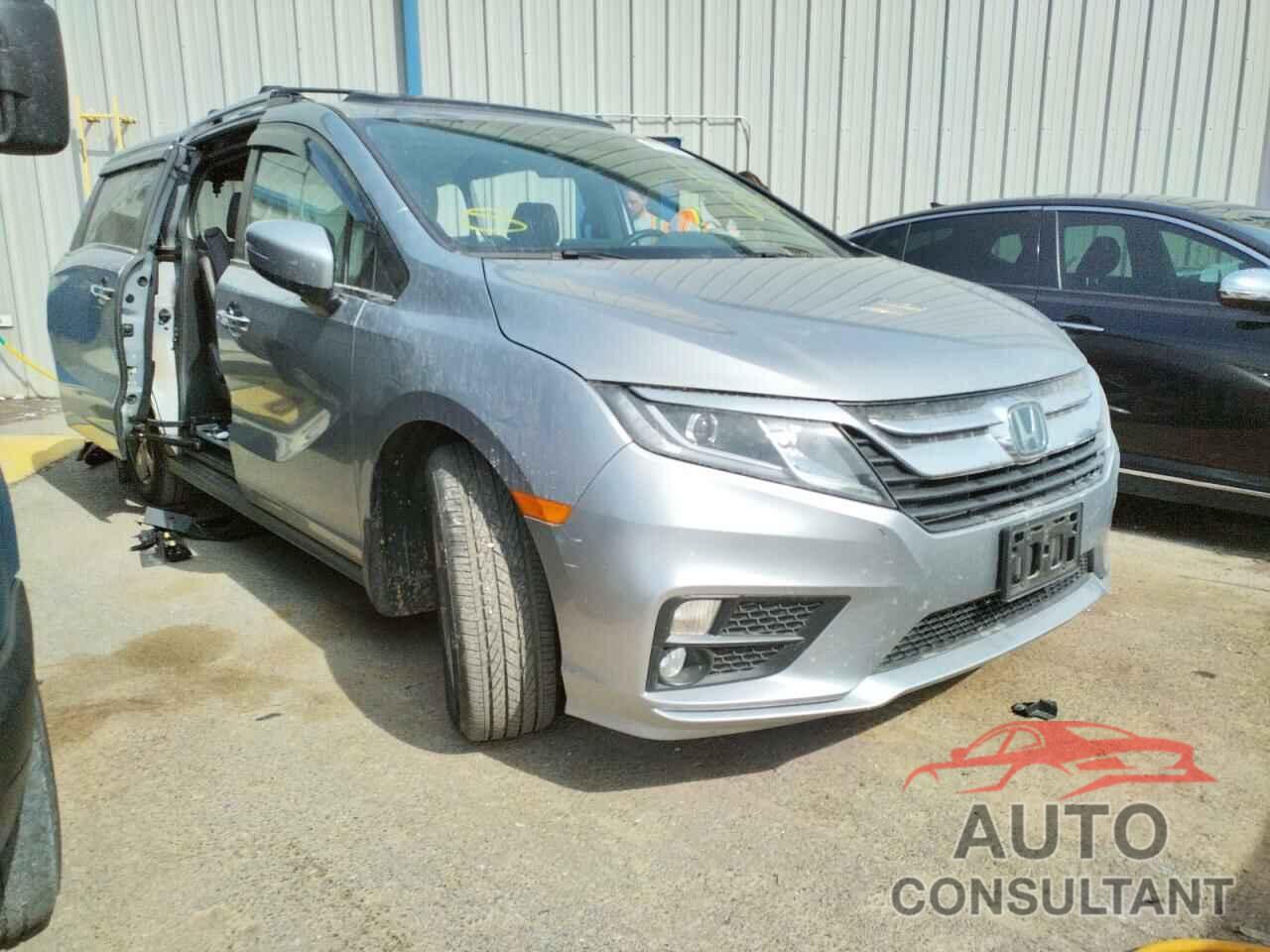 HONDA ODYSSEY 2018 - 5FNRL6H75JB048972