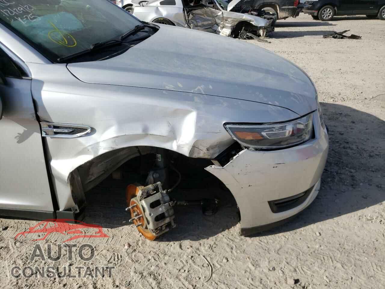 FORD TAURUS 2018 - 1FAHP2E81JG135916