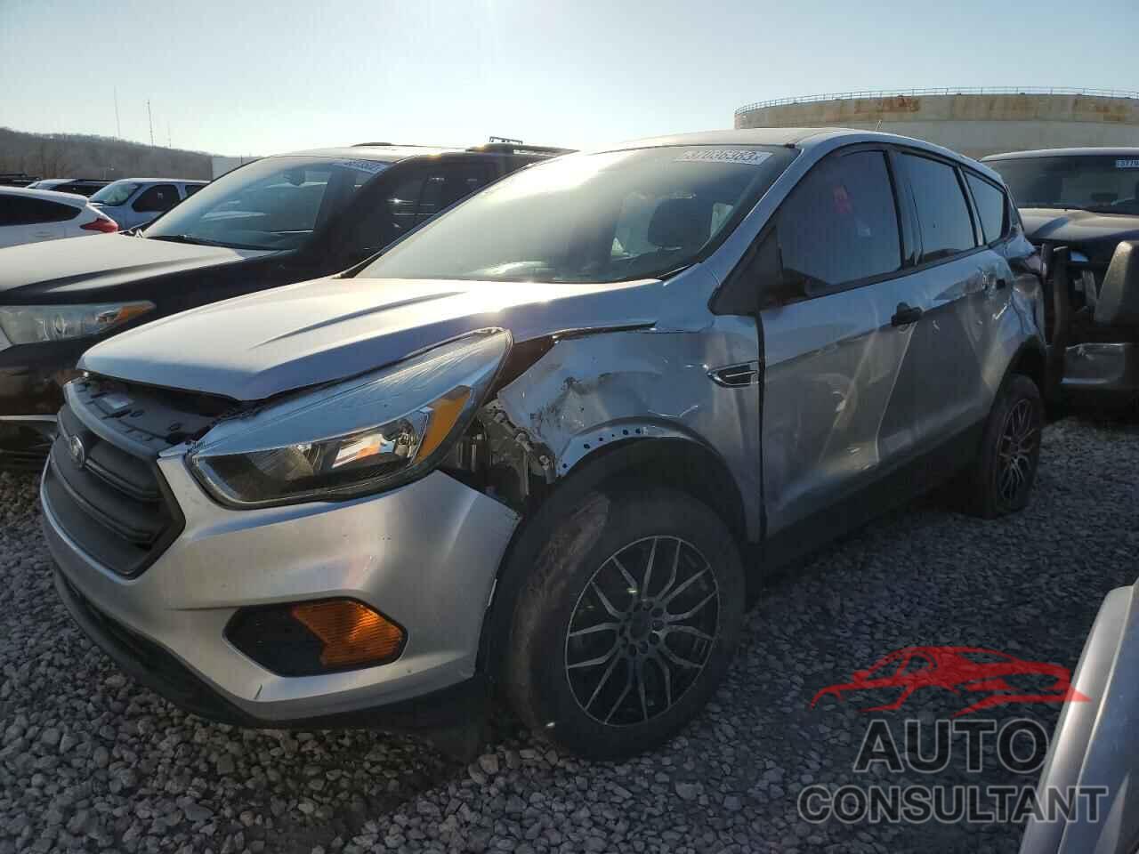 FORD ESCAPE 2017 - 1FMCU0F70HUB79517
