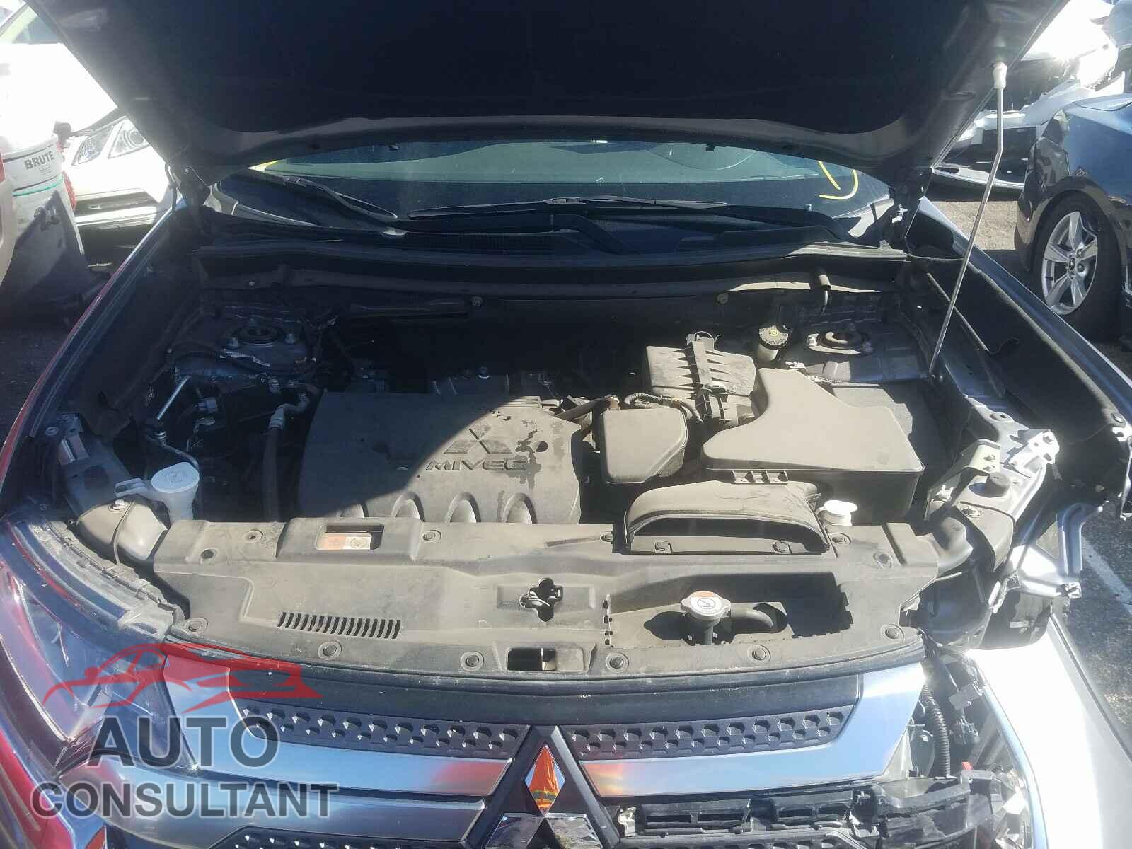 MITSUBISHI OUTLANDER 2019 - JA4AD3A36KZ034438