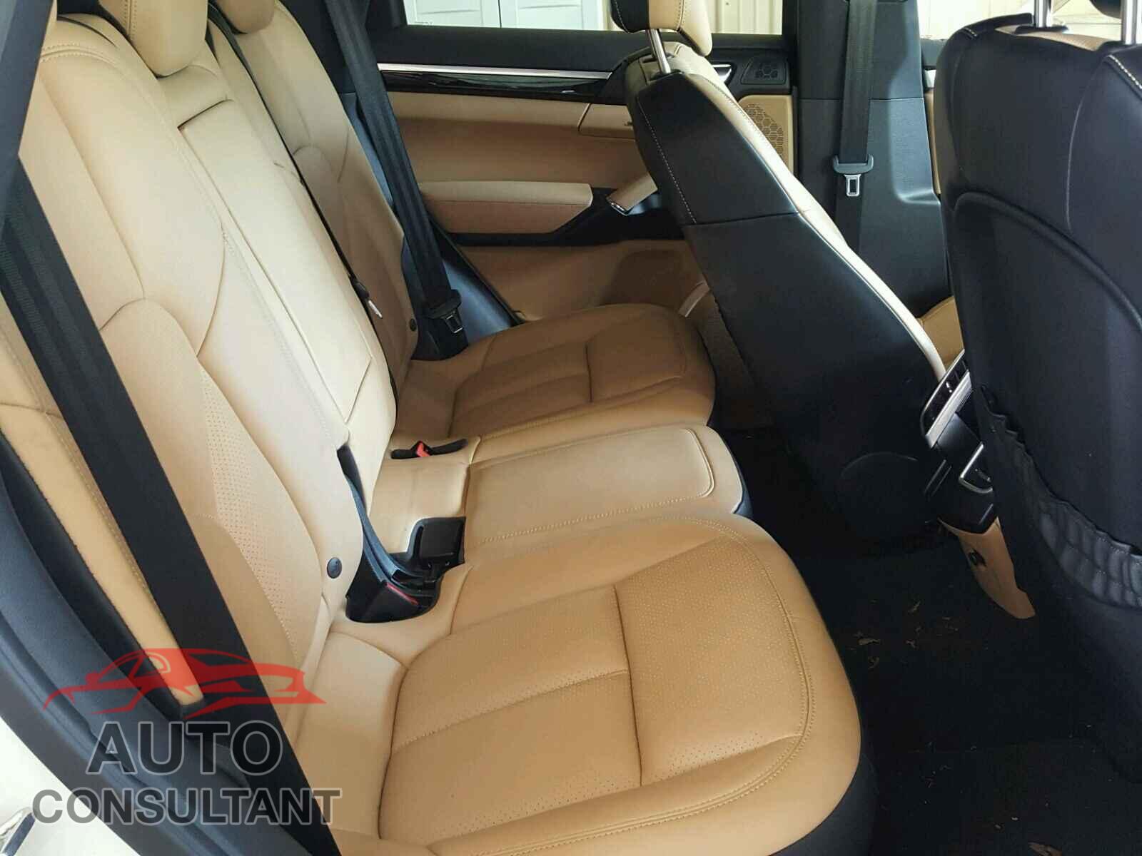 PORSCHE CAYENNE 2016 - WP1AA2A26GKA12373