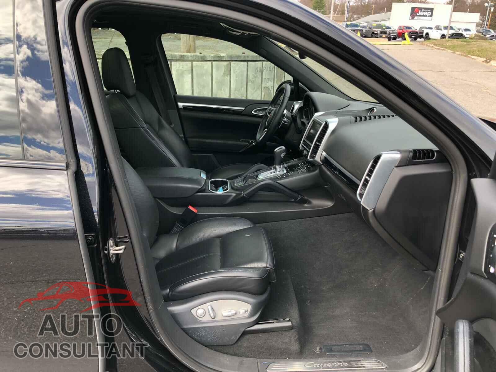 PORSCHE CAYENNE 2016 - WP1AA2A21GKA37262