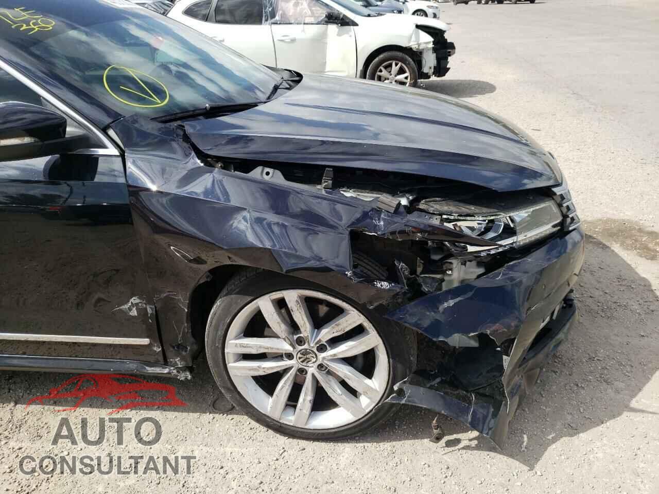 VOLKSWAGEN PASSAT 2018 - 1VWCA7A30JC007717