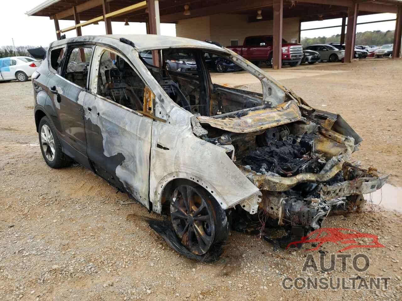 FORD ESCAPE 2017 - 1FMCU9GD9HUC39352
