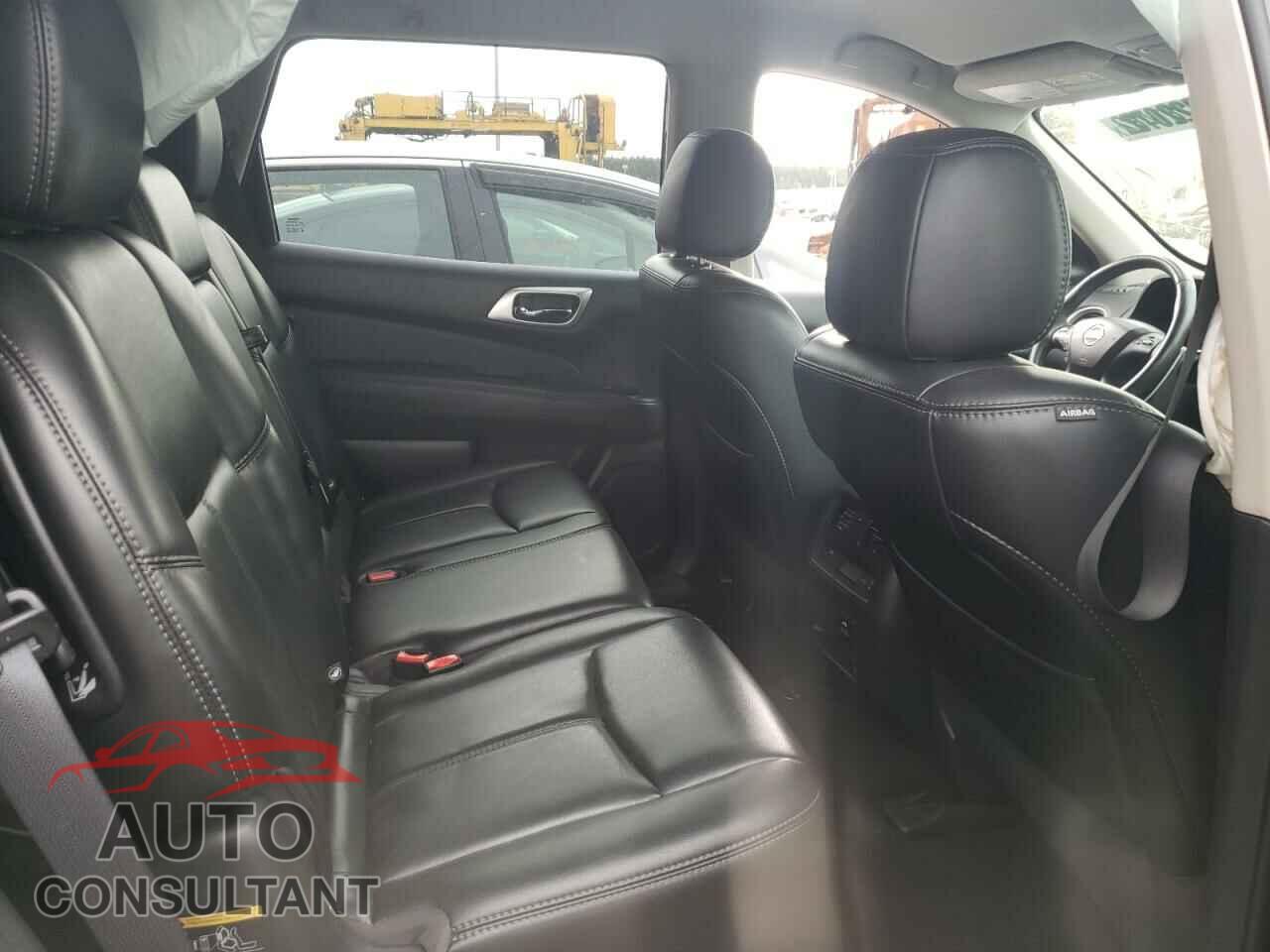NISSAN PATHFINDER 2017 - 5N1DR2MN7HC613280