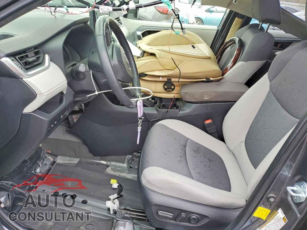 TOYOTA RAV4 2019 - JTMP1RFV1KD005013